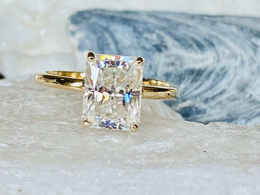 Radiant Cut 3.00ct Solitaire Moissanite Engagement Ring