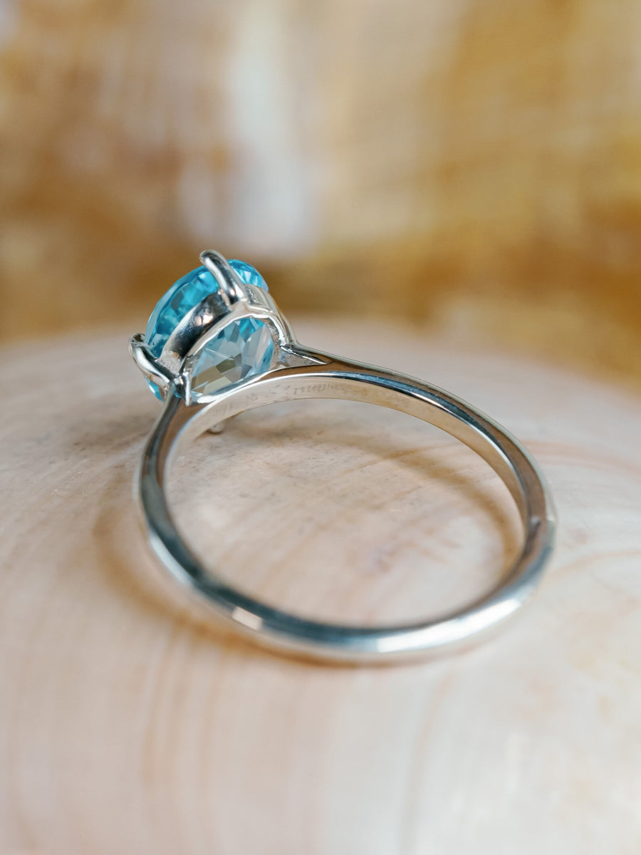 14k Oval Cut Blue Topaz Ring