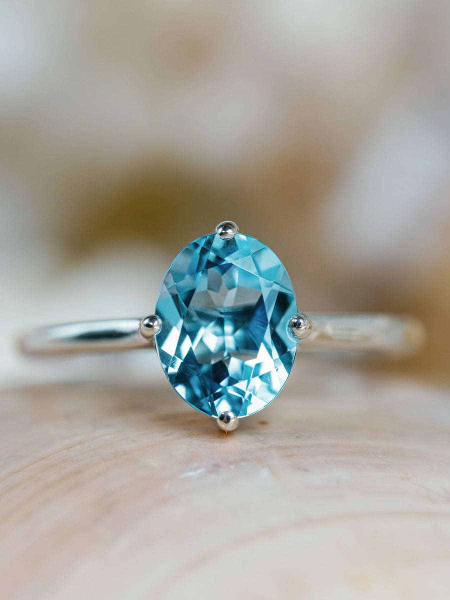 14k Oval Cut Blue Topaz Ring