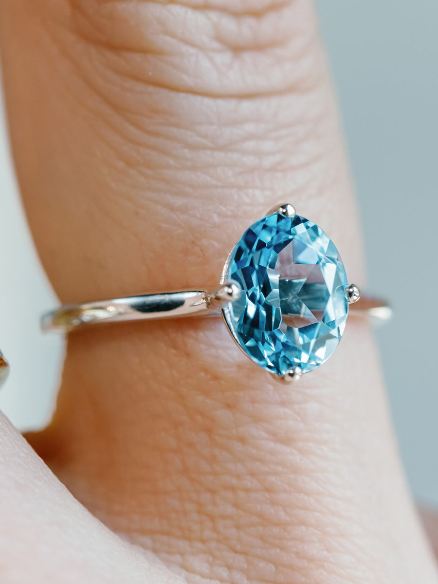 14k Oval Cut Blue Topaz Ring