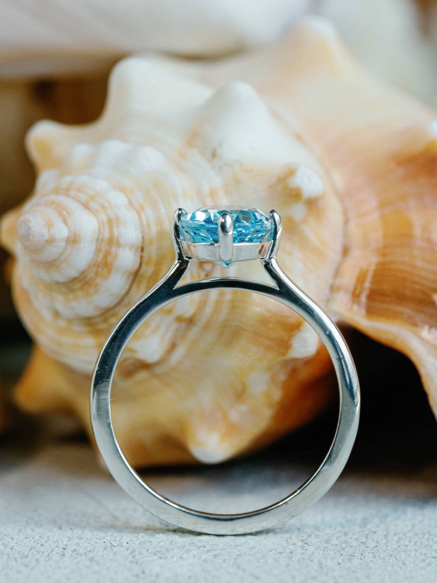 14k Oval Cut Blue Topaz Ring