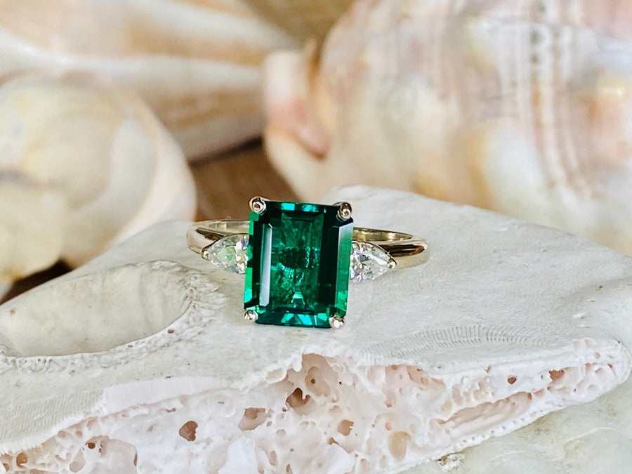 14k Three Stone Green Emerald Ring