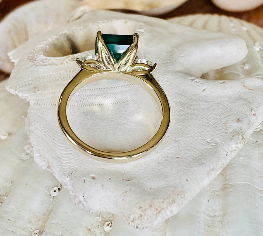 14k Three Stone Green Emerald Ring