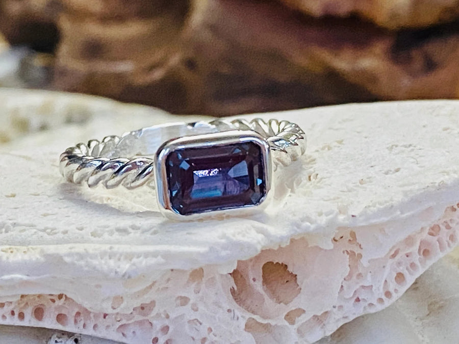 14k Alexandrite East West Ring 8x6mm Stone