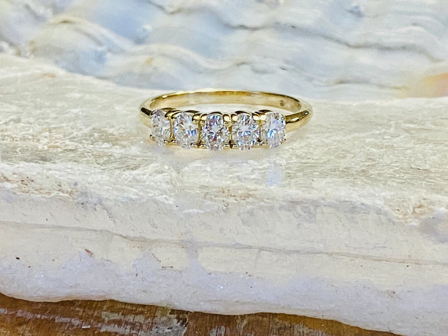 Oval Moissanite Wedding Ring