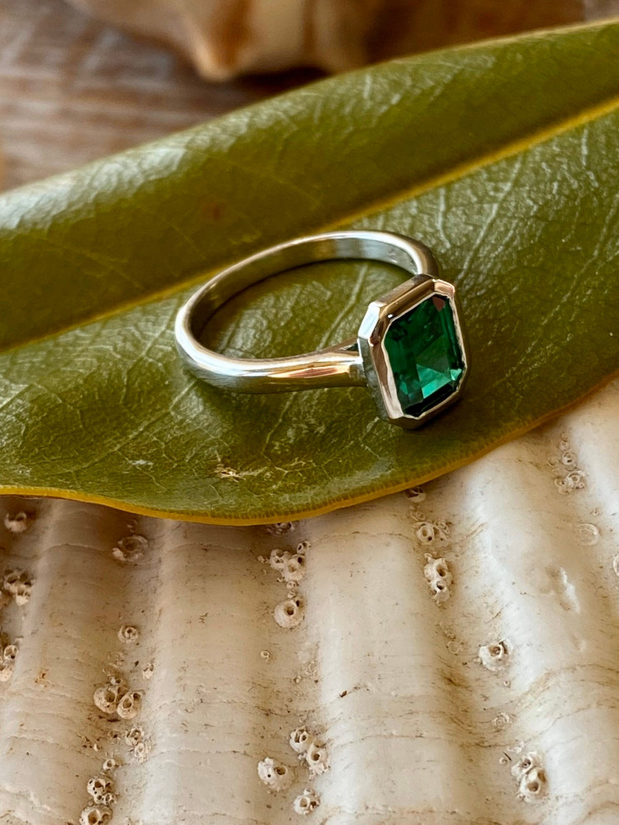 14k Green Emerald Solitaire Bezel Ring