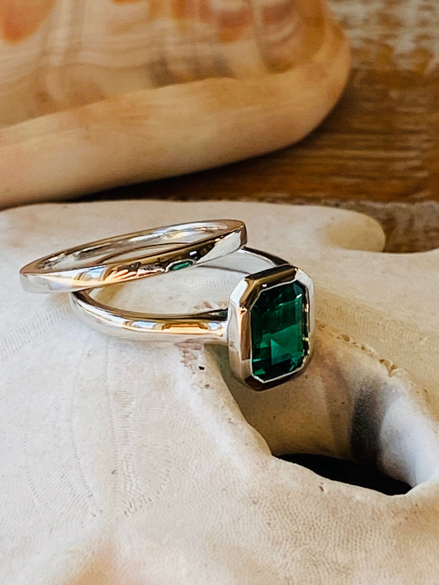 14k Green Emerald Solitaire Bezel Ring