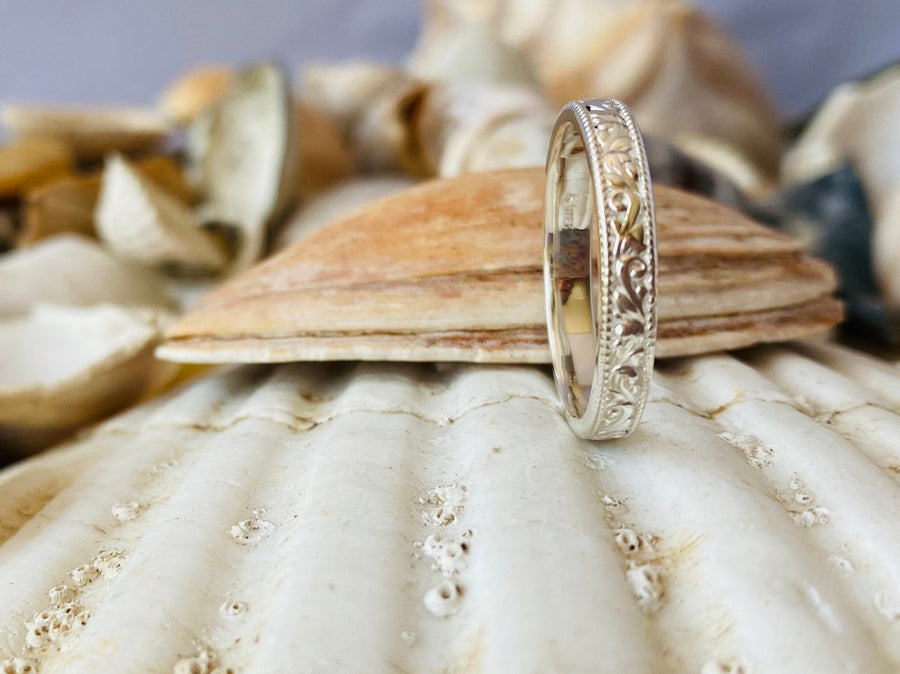 Women’s Floral Vintage Style Milgrain Wedding Band