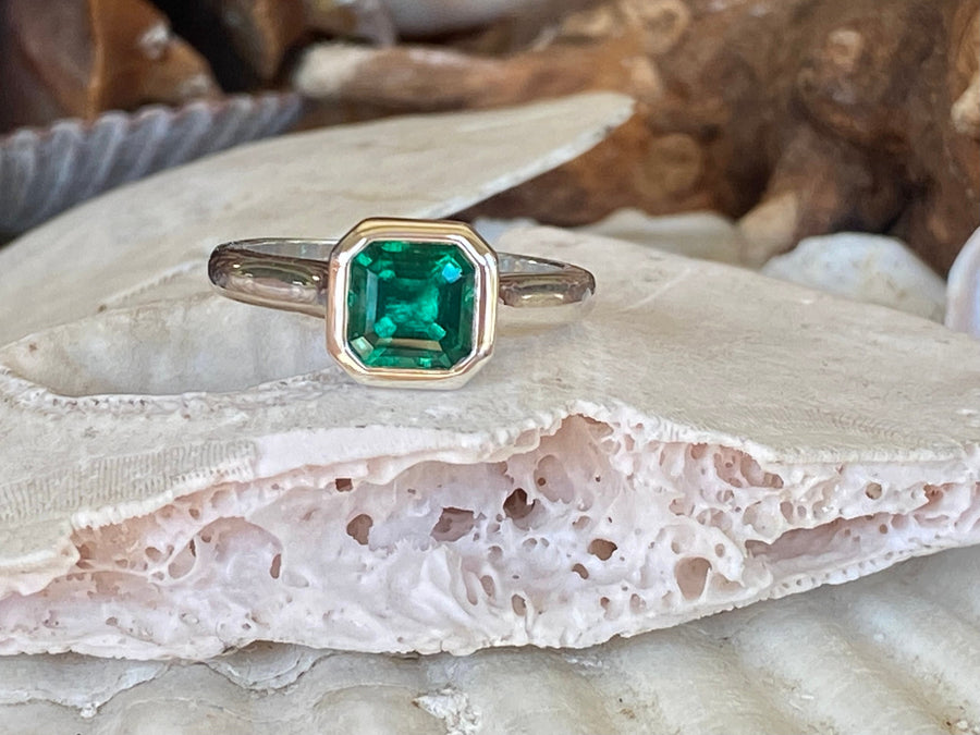 14k Asscher Cut Emerald Solitaire Bezel Setting Ring