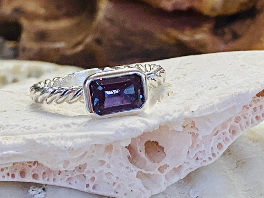 14k Alexandrite East West Twist Ring 7x5mm Stone