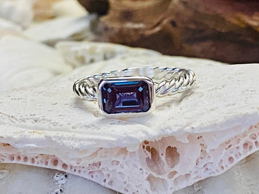 14k Alexandrite East West Twist Ring 7x5mm Stone