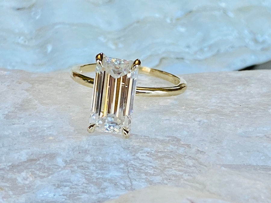 Moissanite Emerald Cut Solitaire Engagement Ringt 3.5ct