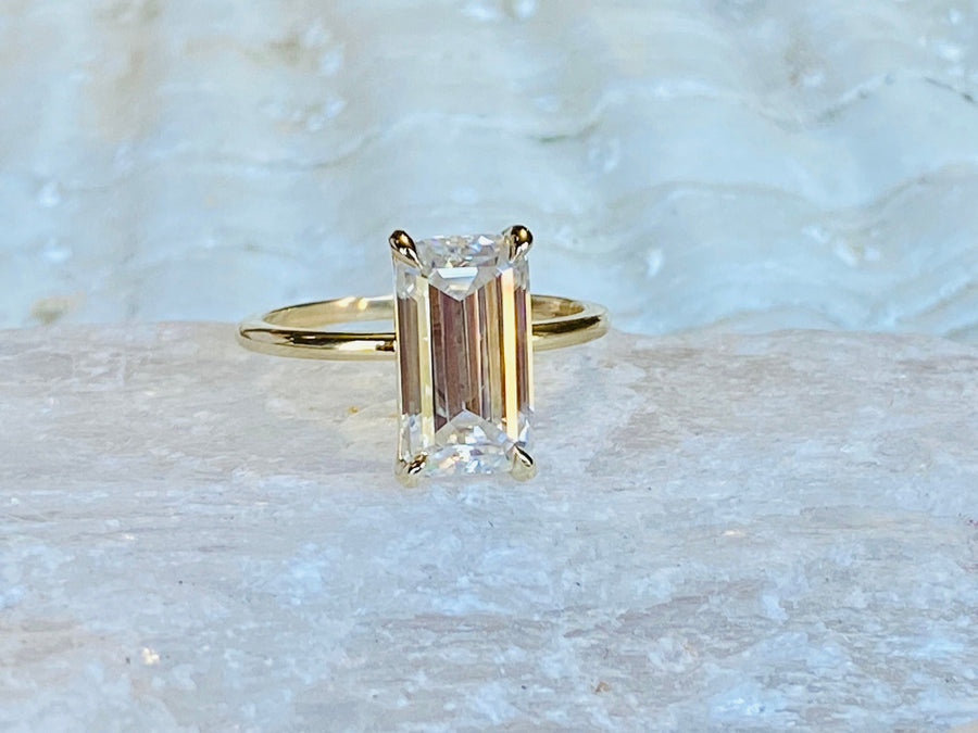 Moissanite Emerald Cut Solitaire Engagement Ringt 3.5ct